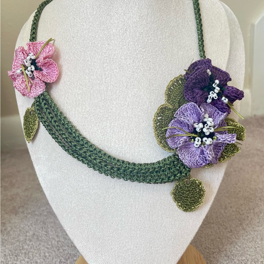 Crochet Choker Necklace, Headband with Flower Design and Beads, Multicolor